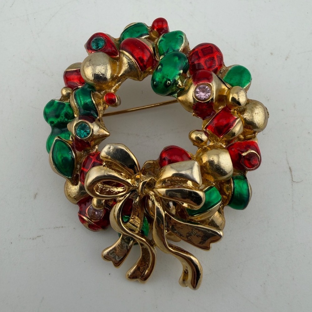 Gold Tone Red Green Christmas Wreath Brooch Rhinestone Bow Pin